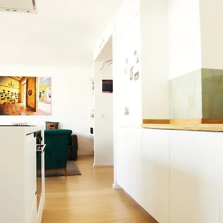 Splendid Bright Spacious And Design Apt